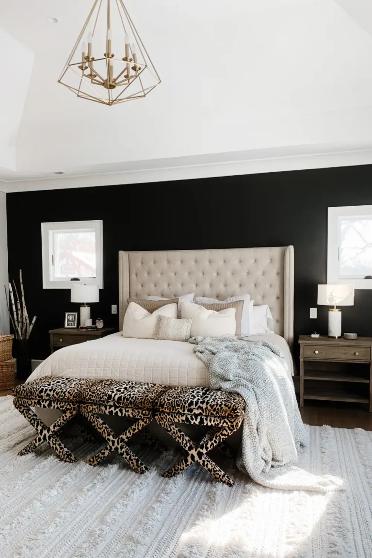 Sleek and Sophisticated: Black Accent Wall Bedroom Ideas	