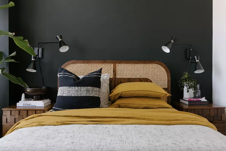 Modern Black Bedroom Designs with Accent Walls	