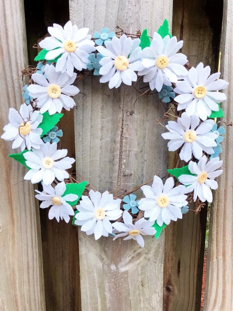 Happy Daisy Wreath With Kunin Felt