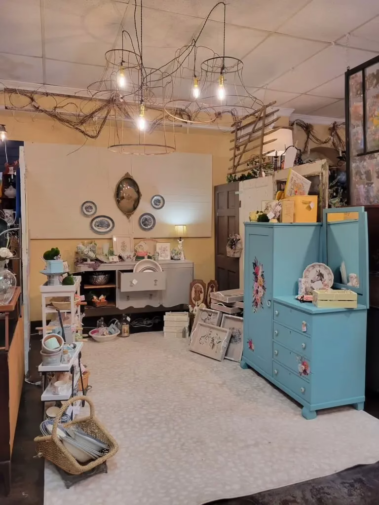 A Fall And Christmas Vintage Booth Reset You’ll Love